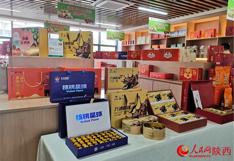 洛南紅仁核桃及衍生產(chǎn)品。人民網(wǎng) 王麗攝