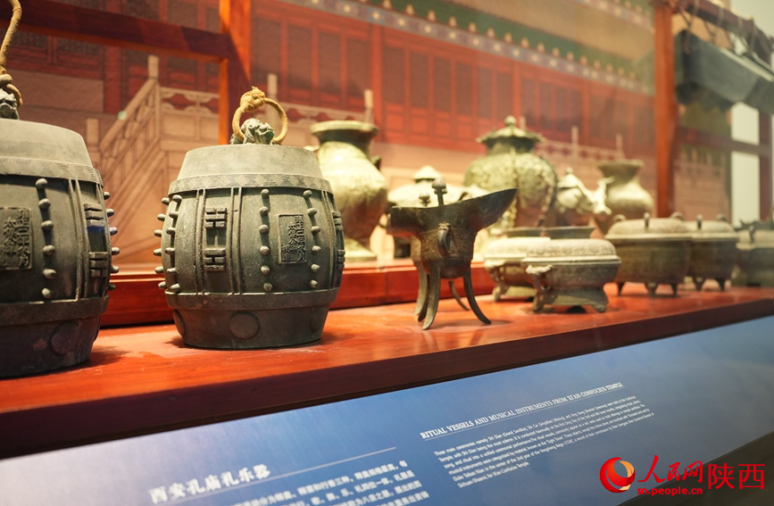 新開放的北區(qū)場館內展出了西安孔廟用的禮樂器。人民網(wǎng)記者 李志強攝