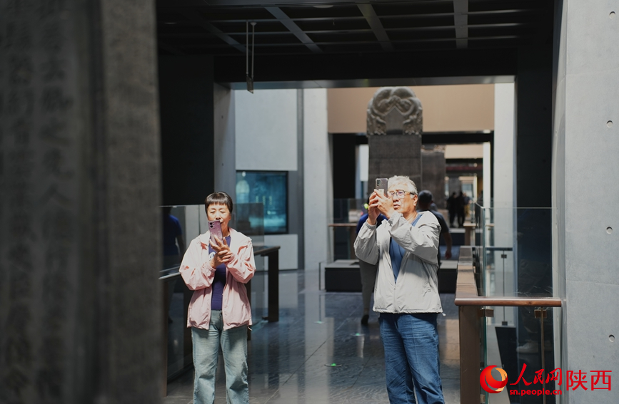 游客在新開放的北區(qū)場館參觀。人民網(wǎng)記者 李志強攝