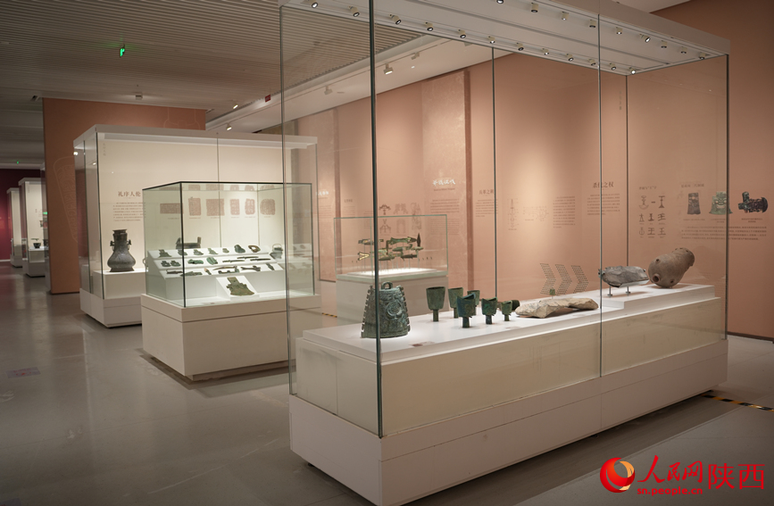 “吉金·中國”展上展出的精品文物。人民網(wǎng)記者 李志強(qiáng)攝