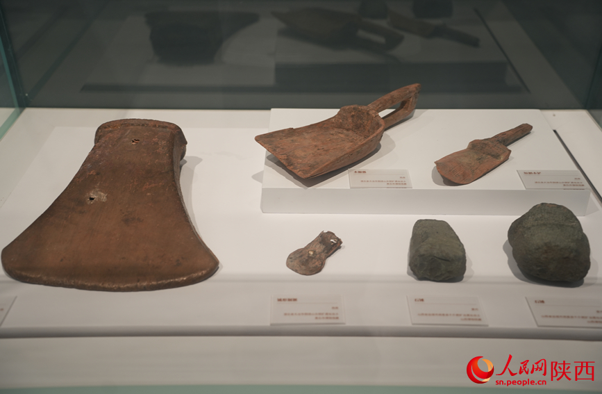 “吉金·中國”展上展出的精品文物。人民網(wǎng)記者 李志強攝