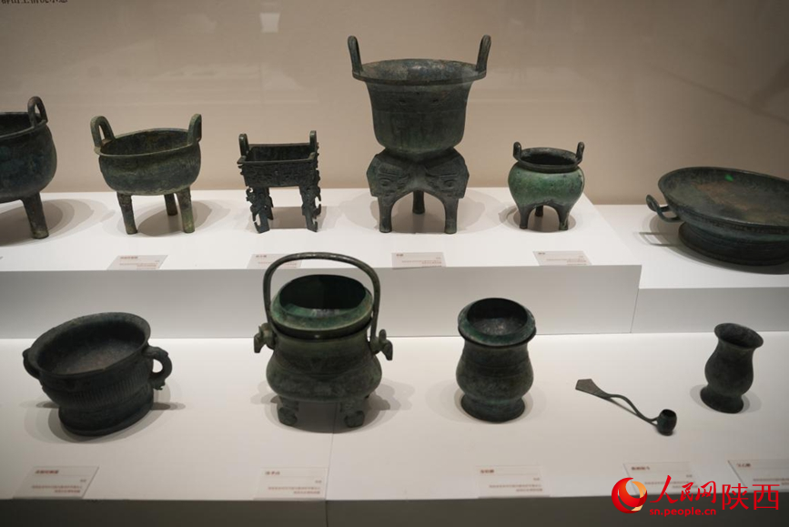 “吉金·中國”展展出的文物。人民網(wǎng)記者 李志強攝
