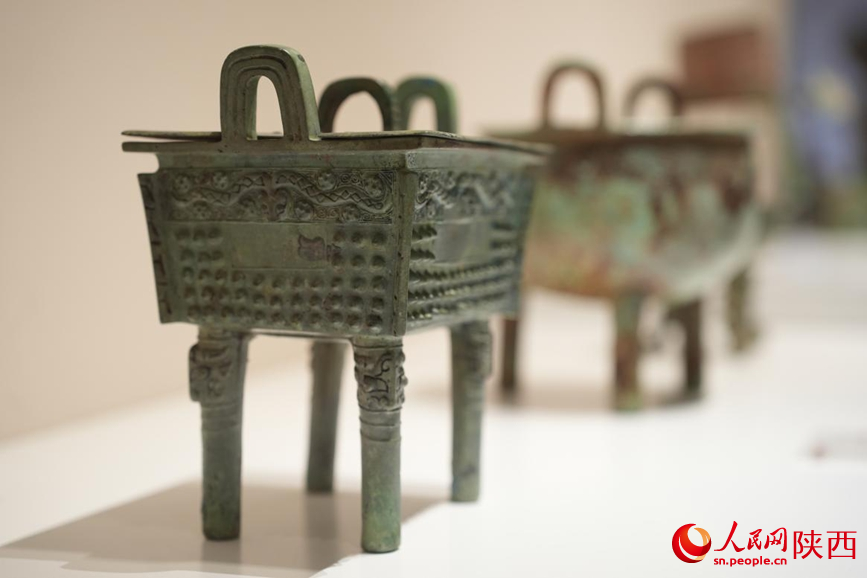 “吉金·中國”展展出的文物。人民網(wǎng)記者 李志強攝