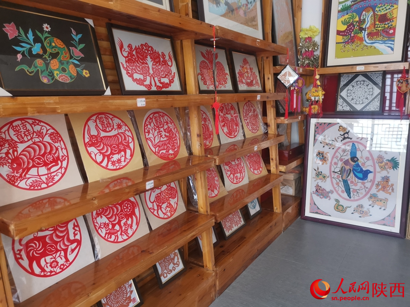 侯雪昭部分作品展示。人民網(wǎng) 王麗攝
