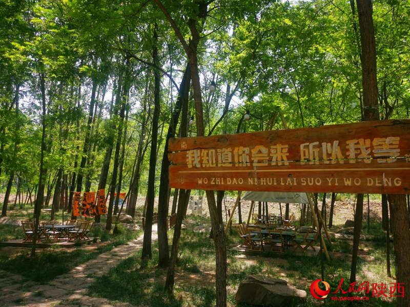 “暖山河畔”露營地。人民網(wǎng) 王麗攝