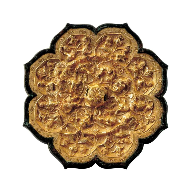 金背瑞獸葡萄鏡。西安博物院供圖