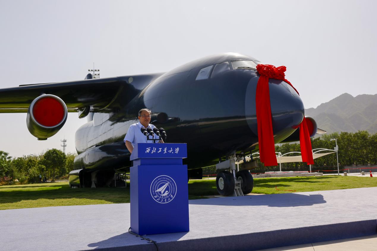 運(yùn)-20總設(shè)計師、中國工程院院士唐長紅以運(yùn)-20研制歷程為主線講授總師思政課。 校方供圖