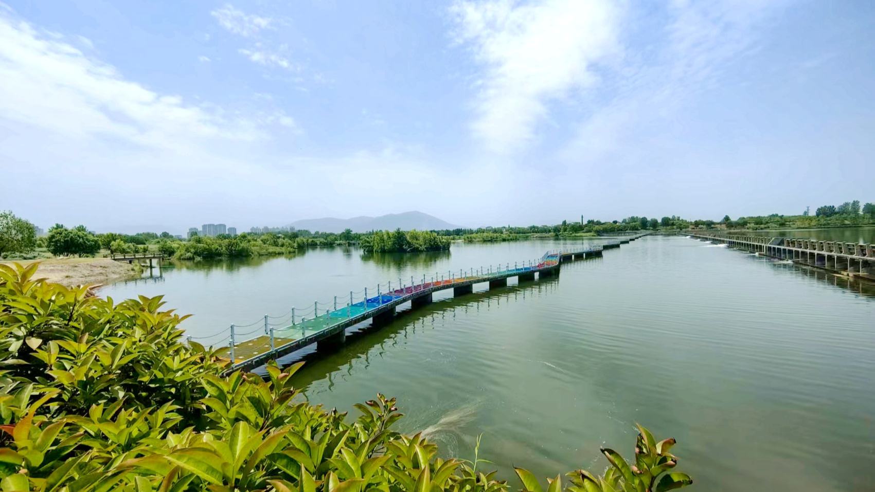 天漢濕地公園內(nèi)，風(fēng)景秀麗。人民網(wǎng)記者 鄒星攝