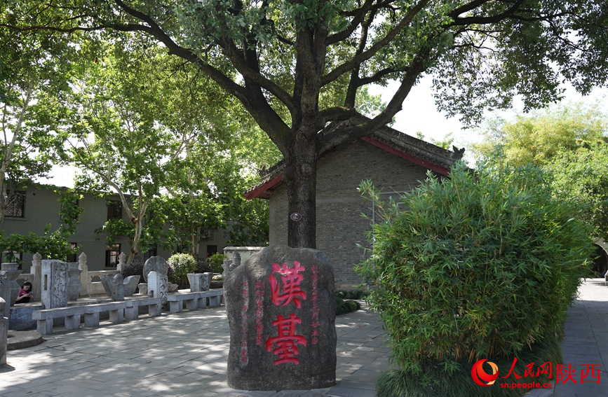 漢中市博物館內(nèi)的“漢臺”石碑。人民網(wǎng)記者 鄒星攝