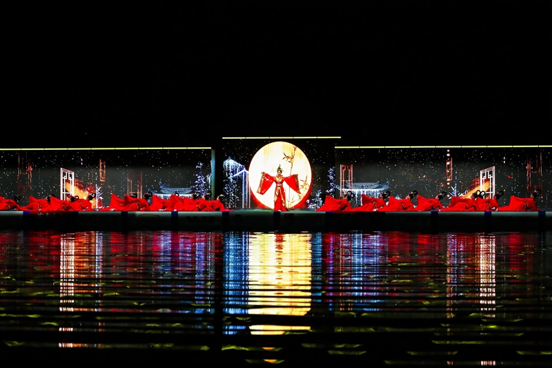 2025年世界泳聯(lián)花樣游泳世界杯總決賽開(kāi)賽文體展示。西安市體育局供圖