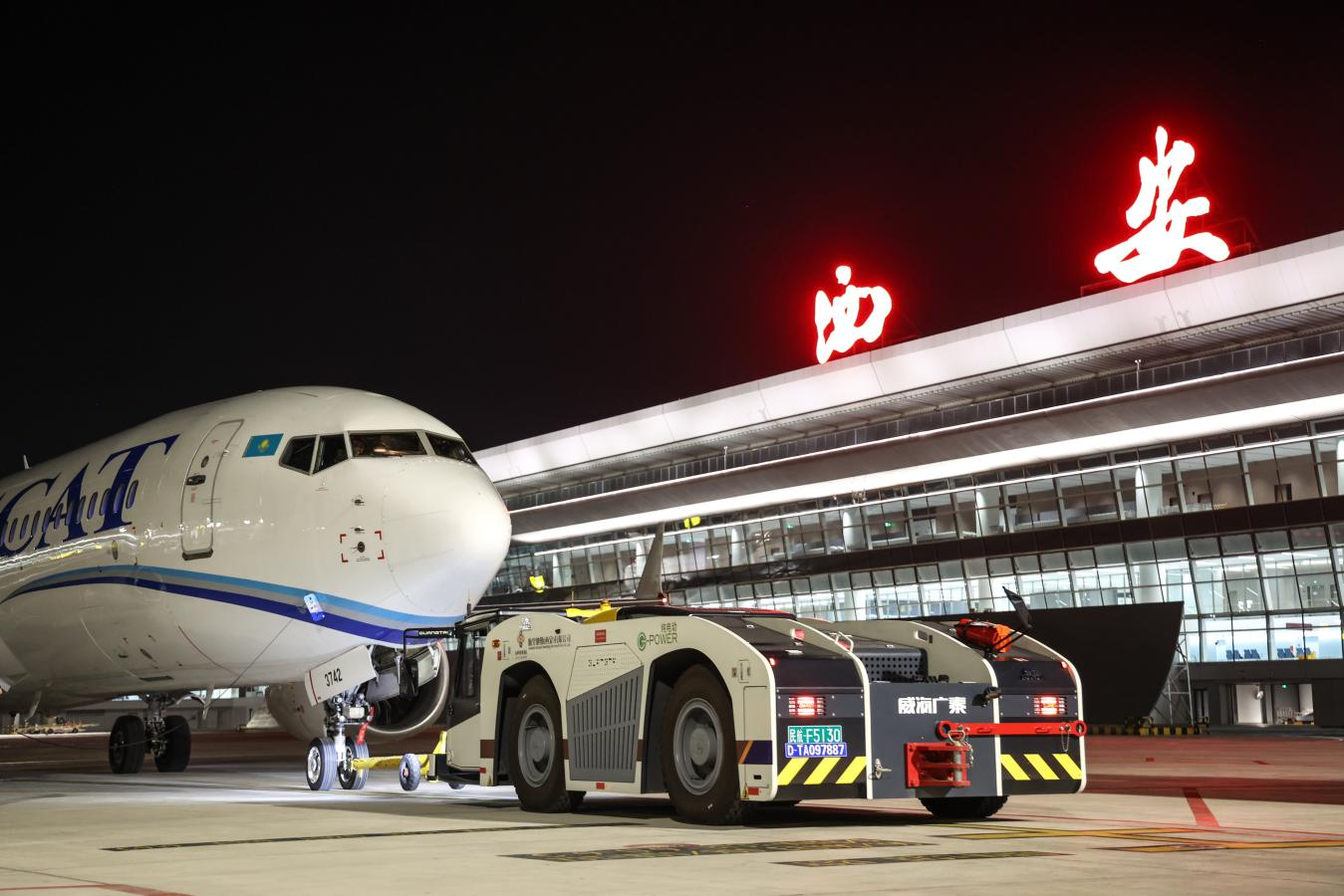 7月3日，直飛奇姆肯特的航班從西安咸陽國際機場起飛。陳帥攝