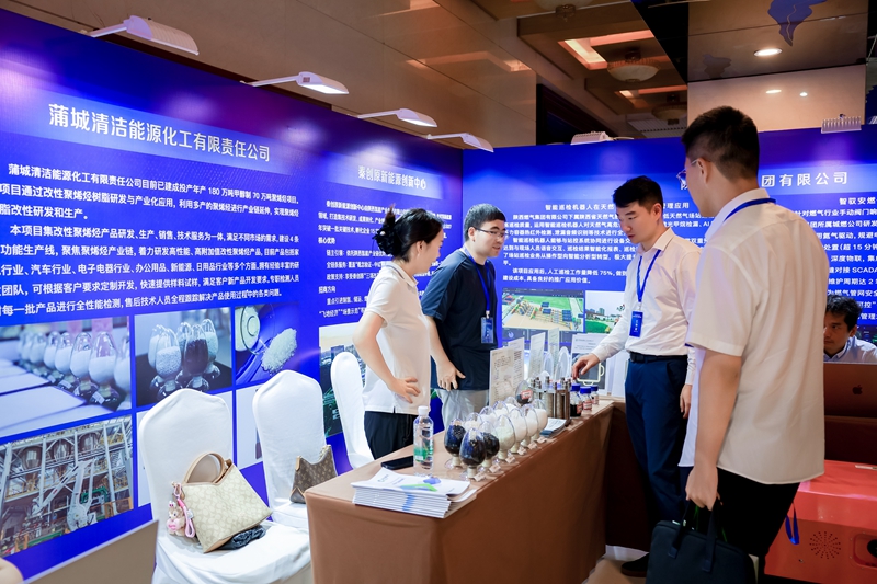 現(xiàn)代化工創(chuàng)新成果展區(qū)。主辦方供圖