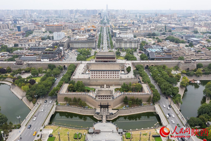 西安城墻永寧門（無人機照片）。人民網(wǎng)記者 翁奇羽攝