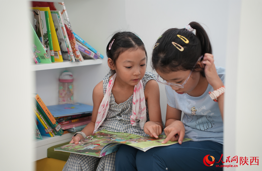 暑假期間，西安圖書館迎來大量小讀者。人民網(wǎng)記者 李志強(qiáng)攝