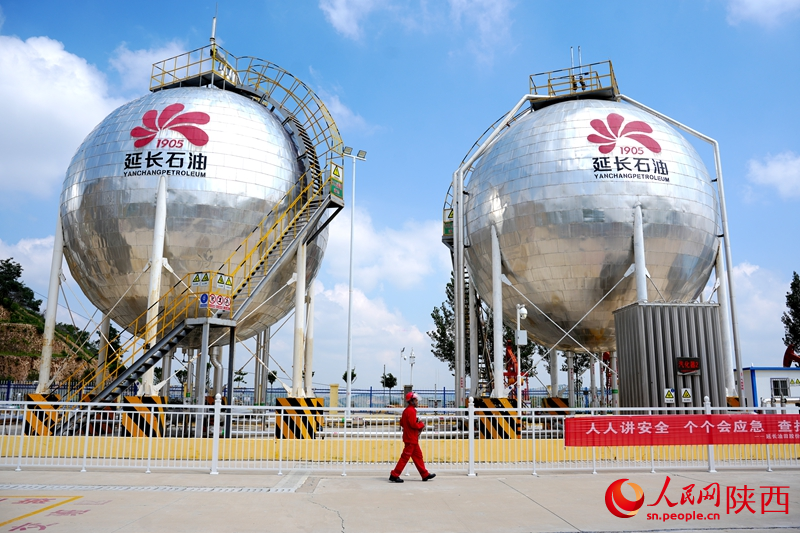 延長油田杏子川采油廠化38注氣站CCUS項目區(qū)的二氧化碳儲罐。人民網記者 孫挺攝