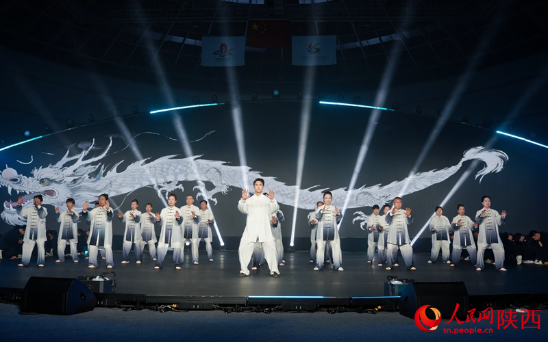 開幕式上的《炫舞太極》表演。人民網(wǎng)記者 白鴿攝