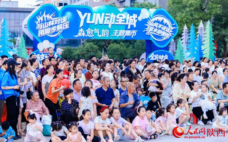 “YUN動全城”主題集市活動現(xiàn)場。人民網(wǎng)記者 白鴿攝