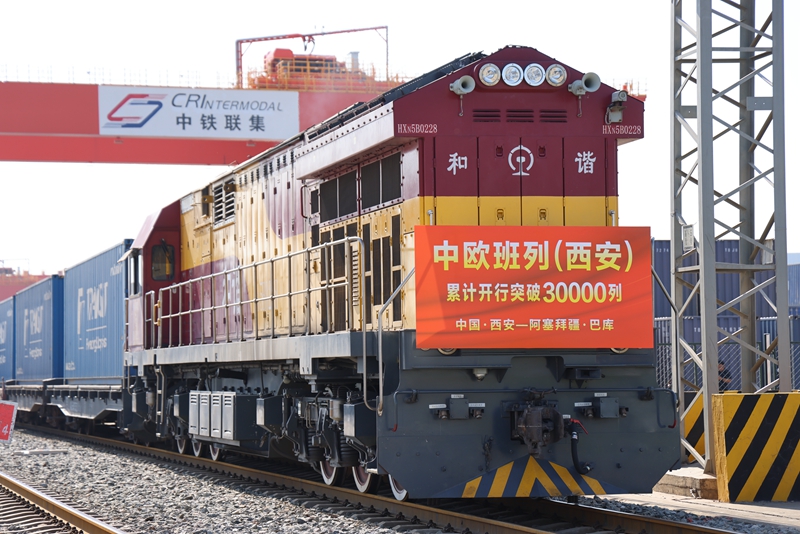 X9043次中歐班列從西安國際港站駛出。楊玥 攝