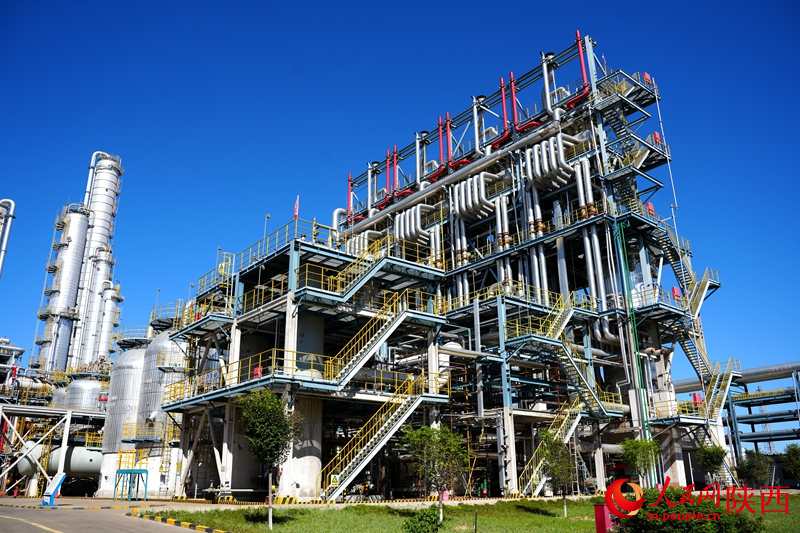 陜西延長石油榆神能源化工有限責任公司50萬噸/年煤基乙醇項目生產現(xiàn)場。人民網記者 孫挺攝