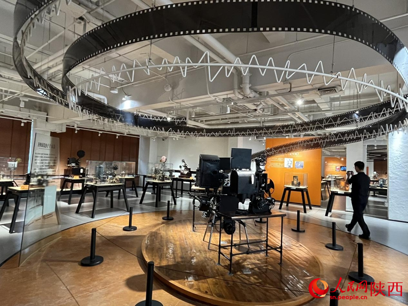 西影電影博物館陳列的電影放映設(shè)備。人民網(wǎng)記者 魏鑫攝