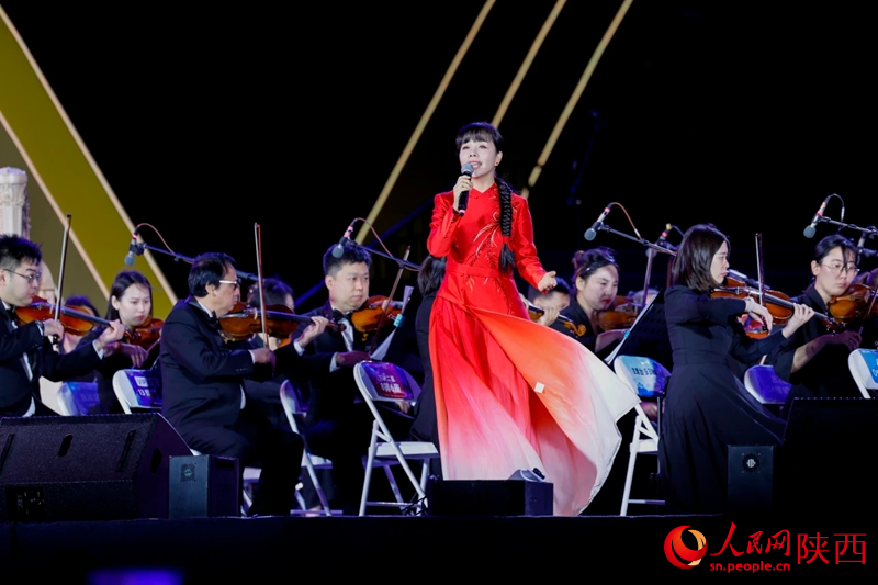 2025陜北民歌榆林合唱大會開幕現(xiàn)場。人民網(wǎng) 王麗攝