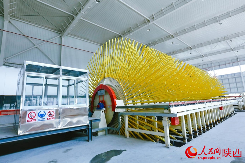榆林科立科盈無機(jī)纖維板材項(xiàng)目生產(chǎn)車間。人民網(wǎng)記者 孫挺攝