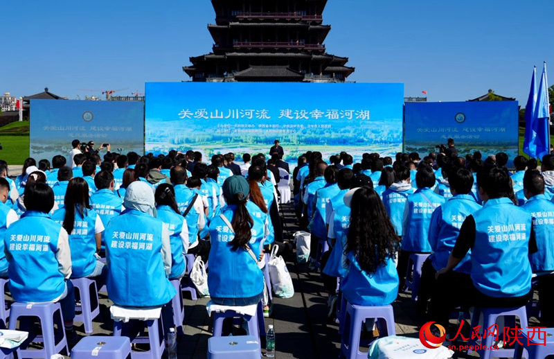 “關(guān)愛(ài)山川河流·建設(shè)幸福河湖”志愿服務(wù)活動(dòng)現(xiàn)場(chǎng)。人民網(wǎng)記者 鄒星攝