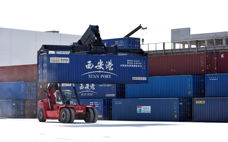 西安國際港站集裝箱裝卸場區(qū)。西安市委網信辦供圖