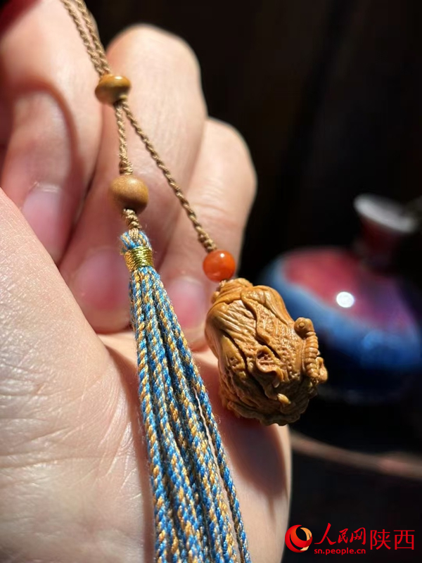 核雕小件“白菜”。人民網(wǎng) 王麗攝