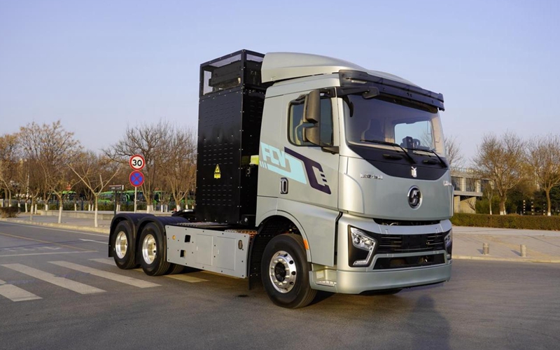 德創(chuàng)未來自主研發(fā)的大功率長續(xù)航氫燃料牽引車。德創(chuàng)未來供圖