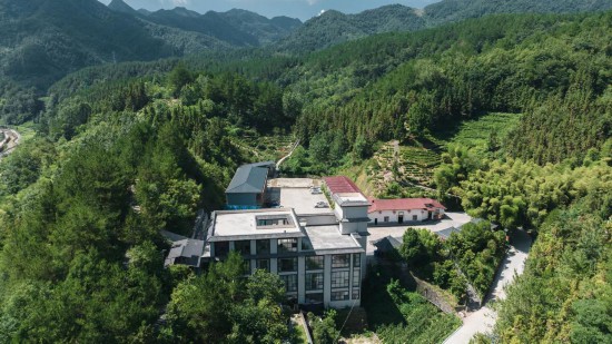 蒿坪鎮(zhèn)金石村“喬家大院”農(nóng)家樂(lè)航拍圖。常洪萍供圖