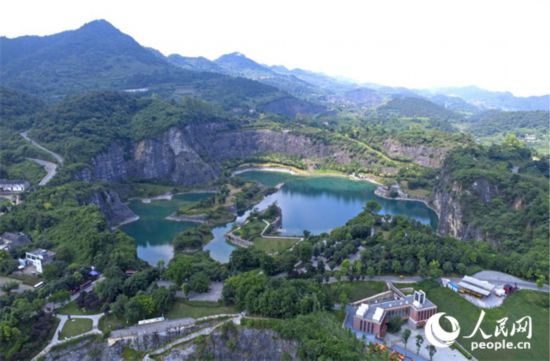 由廢棄礦山改建成的銅鑼山礦山公園。人民網(wǎng)記者 劉祎攝