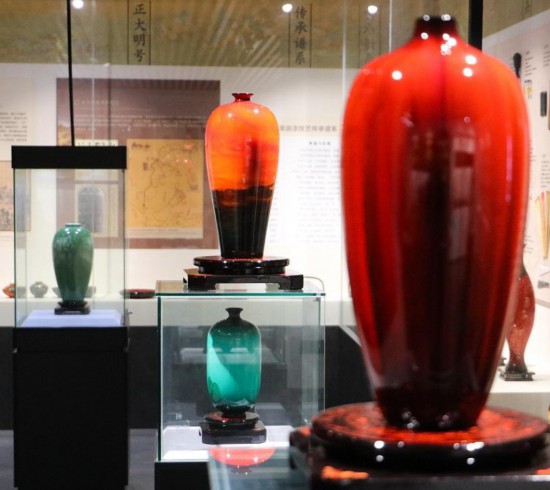 牛王生漆非遺展館內(nèi)展示的漆器。董劍南攝