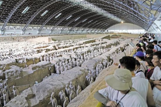 7月2日，游客在秦始皇兵馬俑博物館參觀。 通訊員 王三合攝