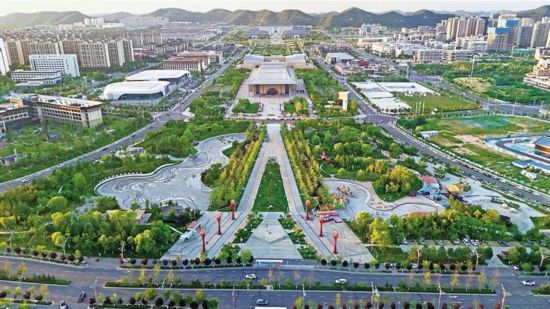 圖為8月18日拍攝的延安新區(qū)。記者 周恒宇攝